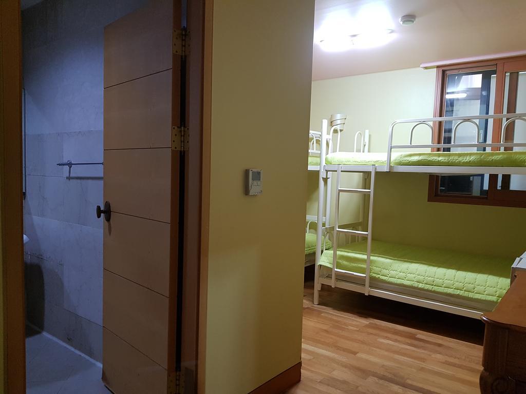 Hostel Lyndon Jeju Exterior photo
