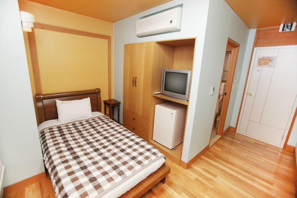 Hostel Lyndon Jeju Exterior photo
